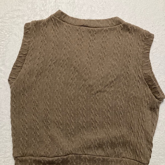 Gaze Tan Vest. Size US S - Picture 3 of 3